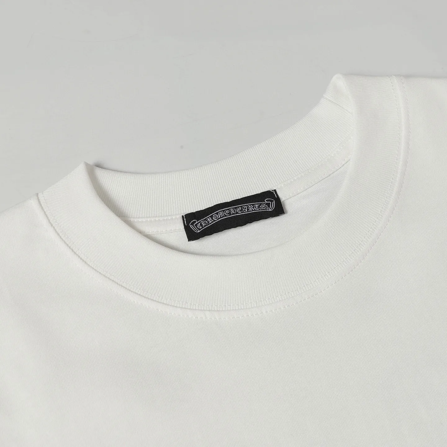 🅿️170 Chrome hearte/Chrome heart ch 25ss early spring new Sanskrit printed short-sleeved T-shirt. A must-have item for daily commuting for men and women in light luxury. The correct version is welcome to compare. Detailed features: ·280 grams of 100% pure cotton double yarn jersey fabric. ·Custom-dyed in the same vat with special thickened 32 counts of double-strand 1x1 thread. ·Double-needle cross-stitch technology. ·Original main mark washed hangtag. Color: black white. Size: XS-L